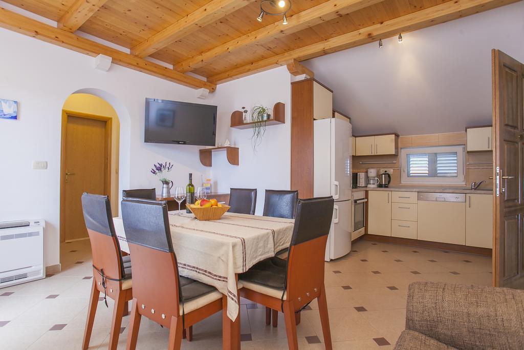 Apartments Villa Maris Lumbarda Room photo