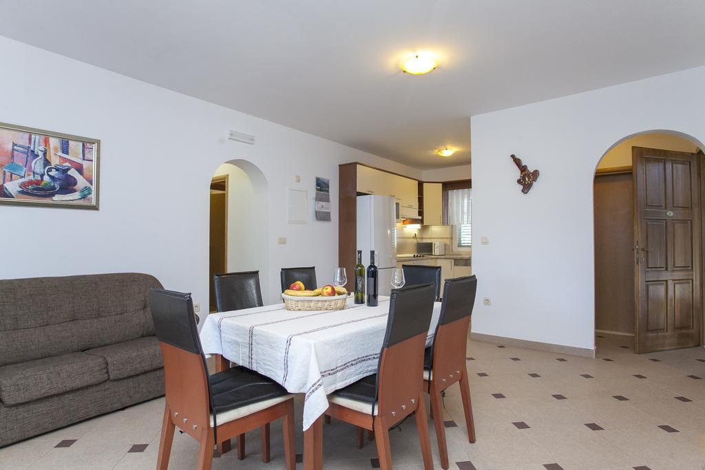 Apartments Villa Maris Lumbarda Room photo