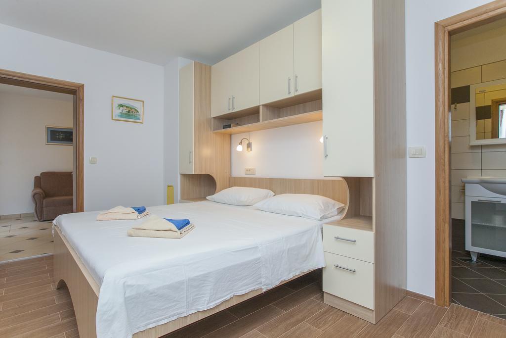 Apartments Villa Maris Lumbarda Room photo